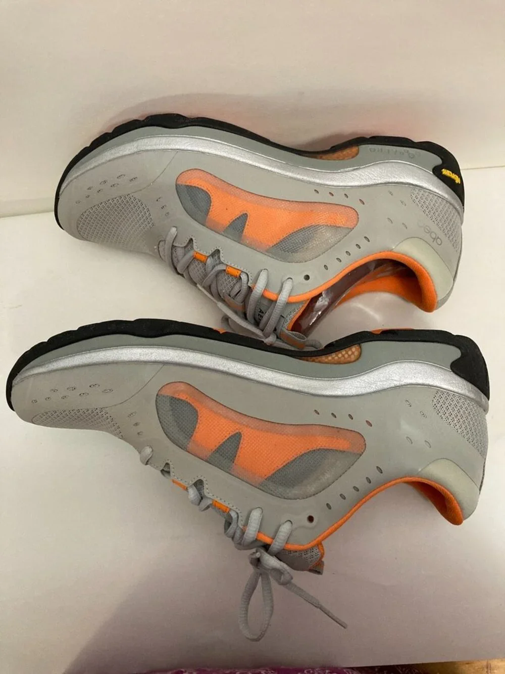 NWT Abeo Sneakers Grey and Orange Size 10